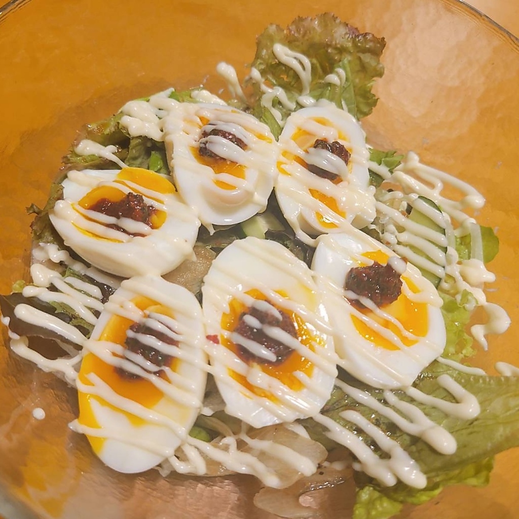 トロ－っと半熟たまごのサラダは韓国料理の合間に食べるには最適☆優しい味の後はまたピリッと再開！