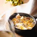 料理メニュー写真 海老とブロッコリーのチーズアヒージョ