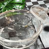 鍋にもこだわるお店です。【水晶鍋】でお楽しみください