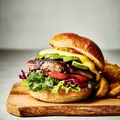 料理メニュー写真&nbsp;<店舗限定>アボカドBBQチーズバーガー(ポテト付き)