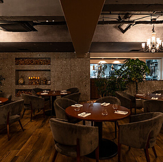 【テーブル席：4名×13卓】