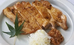 鶏もも肉の岩塩焼き　梅ガリ添え