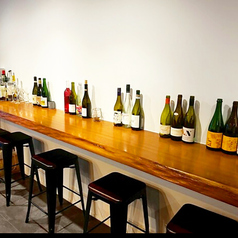 前が壁になっているため、落ち着いて過ごせるカウンター席。周囲を気にせず自分の時間を楽しめるので、おひとり様や少人数利用にも最適です。