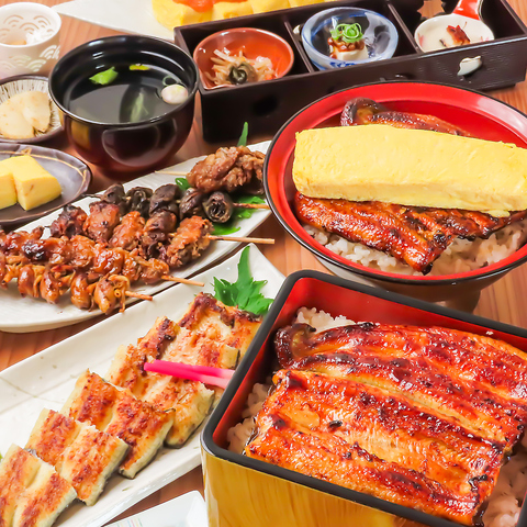 秘伝の甘辛いタレが絡んだ柔らかい鰻をふっくら炊いた厳選米と。本物のうなぎを堪能。