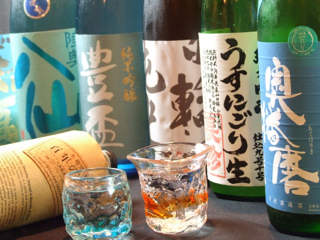 料理と相性抜群の日本酒を常時取り揃えております。メニューは一週間に1度は必ず変わりますよ！