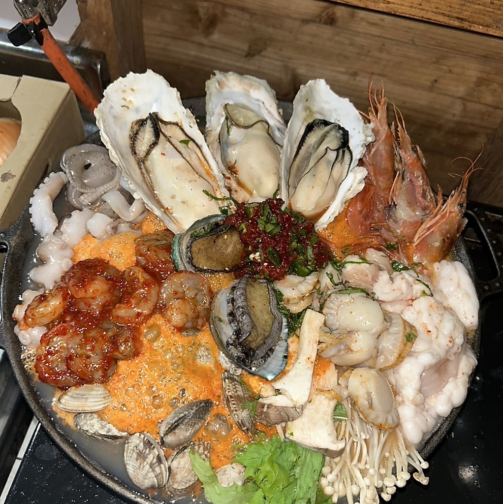 時価で豪華な海鮮を使った海鮮鍋もご注文可能です！お店までお問い合わせください！