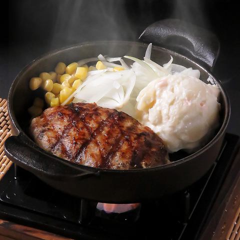 昼も夜もご飯とお味噌汁が食べ放題！は居酒屋メニューも豊富に用意！飲み放題も大歓迎