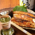 愛煙家の方も周囲に気兼ねすることなく、お席に座ったままでゆったりと紫煙を燻らせることができる環境を整えております。美味しいお料理や厳選されたお酒を嗜みながら、ストレスのない心地よいひとときをお過ごしいただけます。お仕事帰りの一息や、仲間内での気軽な飲み会などにも最適の設備です。