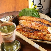 愛煙家の方も周囲に気兼ねすることなく、お席に座ったままでゆったりと紫煙を燻らせることができる環境を整えております。美味しいお料理や厳選されたお酒を嗜みながら、ストレスのない心地よいひとときをお過ごしいただけます。お仕事帰りの一息や、仲間内での気軽な飲み会などにも最適の設備です。