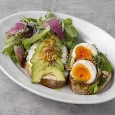 アボカドタルティーヌ　