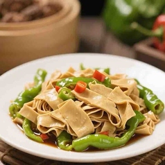 青唐辛子と干し豆腐炒め/酸菜入り春雨の炒め物/カリカリ豚肉/自家製茄子の挟み揚げ(20分かかります) 各種