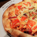 料理メニュー写真&nbsp;ベーコンとトマトのピッザ