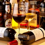 世界の厳選ワインを豊富に取り揃えています。ワインに合うイタリアン料理と共にお楽しみ下さい♪