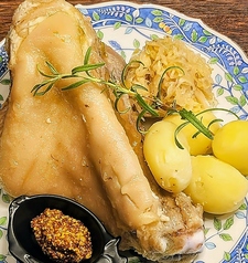 アイスバイン（皮付き豚スネ肉のブイヨン煮込み）ハーフサイズ