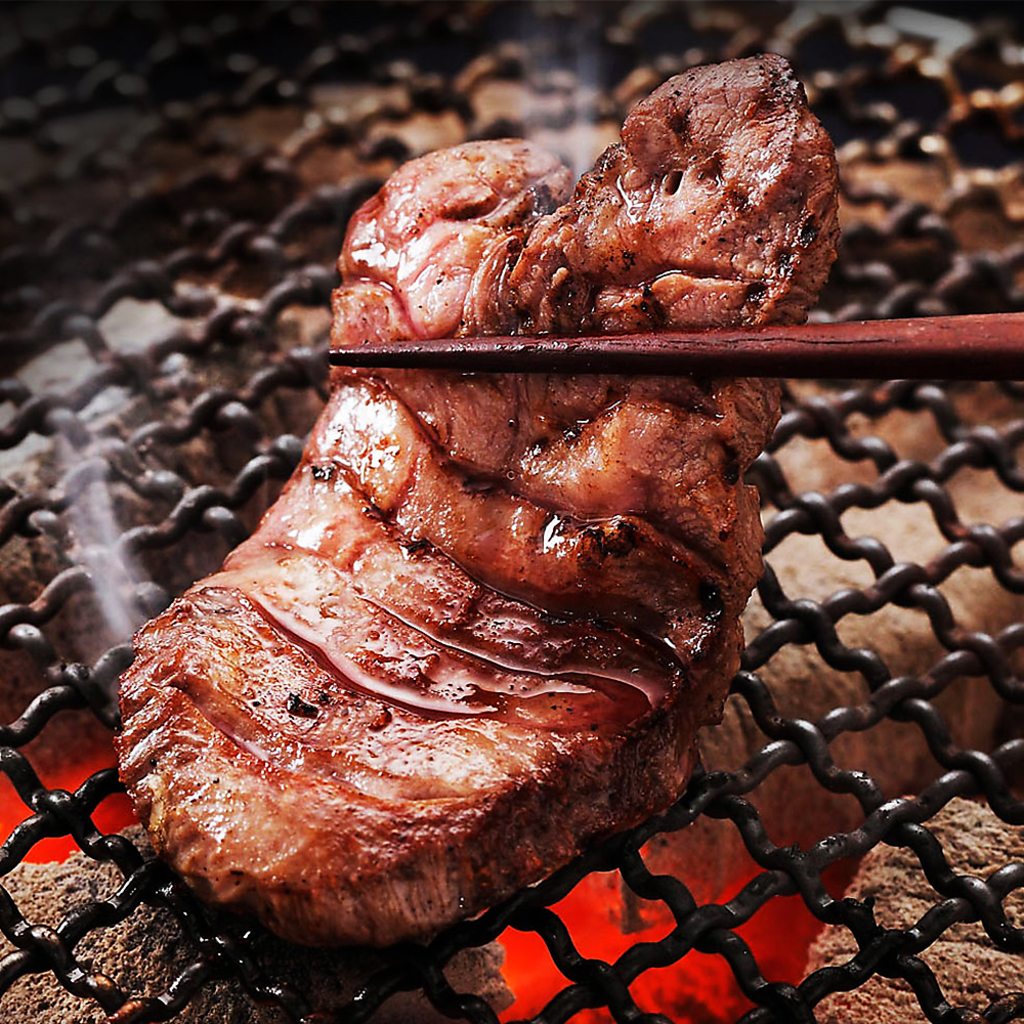 紀州備長炭で焼き上げる！仕込みに手間と時間をたっぷりとかけてます！