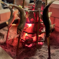 囲炉裏を用いて『原始焼き・炭火焼き』