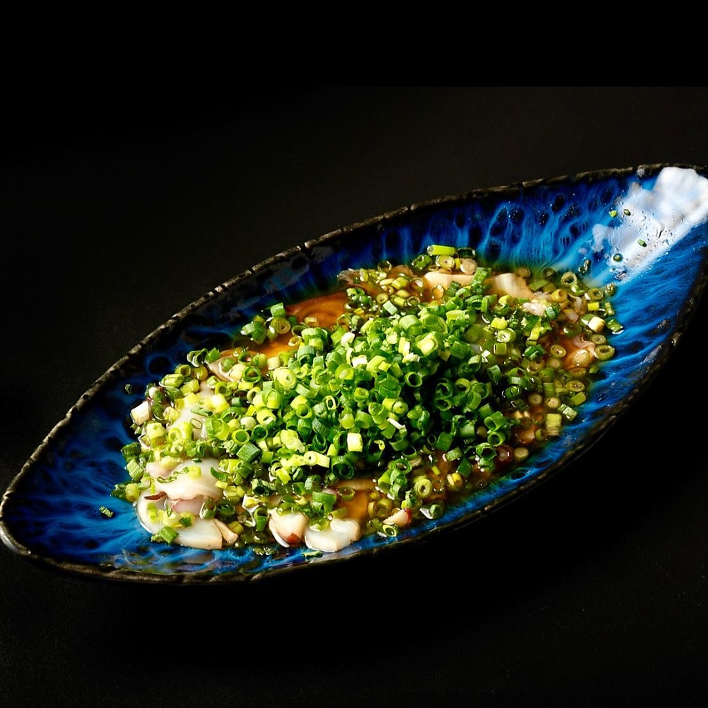 漁師直伝！大人気の「タコネギ」。水ダコに絡むごま油の香りが食欲をそそります