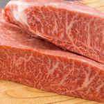 お肉は質のいいの使っちゃいます！このサシは見てるだけでヨダレがでてきてしまいます。
