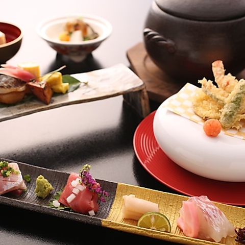 旬の食材を繊細な味わいに。日本料理の粋を落ち着いた雰囲気で。接待や結納にも◎