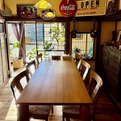 テーブル名　karimoku大きなテーブルとゆったりした椅子ご家族やグループに