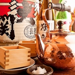 人気の日本酒も充実。十四代、獺祭、樽酒等常時ご用意しております。飲み比べてお楽しみ頂くのも◎
