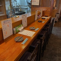 どこか懐かしい居酒屋の風情の中で旨い日本酒を味わう♪