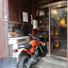 CAFE&BAR GOOD&BAD TIMES グッドアンドバッドタイムスの雰囲気3