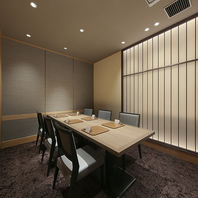 接待や会食に便利なくつろぎの個室