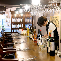 お1人様も気軽にご利用いただけるカウンター席がございます。