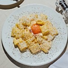 卵黄コンフィとリガトーニのカルボナーラegg yolk and rigatoni carbonara