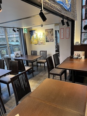 人数に合わせたお席にご案内しますので、グループでのご利用でも安心。気心の知れた友人との飲みや、仕事帰りのチョイ飲み、家族とのお食事にもご活用いただけます。