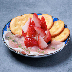 いちごと生ハムのマスカルポーネ