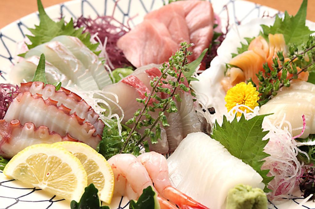 【お刺身のお造り】盛り合わせ1人前～ご用意致します。もちろんお刺身も鮮度抜群！！