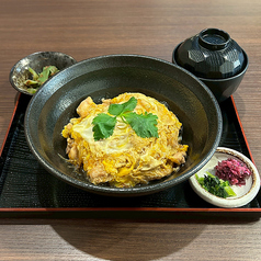 ランチタイム限定のお得な定食もご提供しております◎