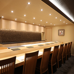 【カウンター】ゆったりとした時間が流れるカウンター席は大切な方とのお食事に最適。