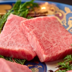 A5黒毛和牛のメス牛のみを使用。神戸牛も用意。