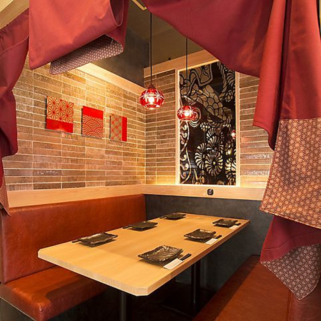 2名様～利用可能の個室を完備しております！周りの目を気にせずゆったりとお楽しみ下さい！