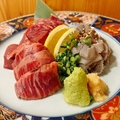 料理メニュー写真 【名物】肉刺し4種盛り！