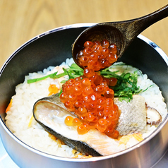 サーモンといくらの釜めし