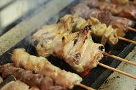 炭火で一本一本じっくり丁寧に焼き上げた自慢の焼き鳥！
