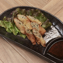 鶏皮包みの揚げ餃子