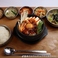 ランチタイムは毎日11:00～16:00　人気の石焼きビビンパやスンドゥブチゲランチはごはん又はスープ、サラダに前菜もついて税込み850円！もちろんグランドメニューのご注文もOK!通し営業なので中休みを気にせずゆっくりしていただけます！
