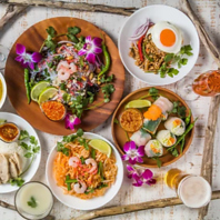 夜は多国籍居酒屋として営業中です！！