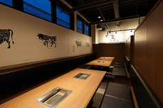 大人数でのご宴会もお任せください。最大78名様を収容できる広々とした空間で、上質な和牛とともに盛大なパーティーをお楽しみいただけます。