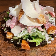 生ハムとチーズたっぷりのシーザーサラダ