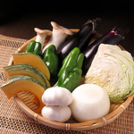 新鮮なお野菜もぜひお楽しみください！季節の旬で七輪焼肉を鮮やかに彩ります！