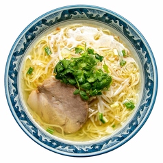 タイのあっさり醤油ラーメン チャーシュー入り