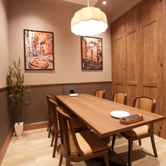 6名様まで利用可能な個室席を2部屋ご用意しております