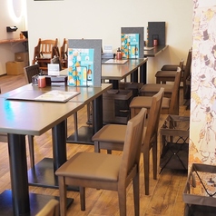 4名様掛けのテーブル席を4卓ご用意しております。