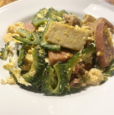 人気な沖縄料理写真はゴーヤーチャンプルーの写真